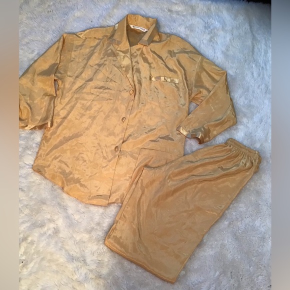 Victoria’s Secret yellow pajama pants set size small - Picture 5 of 7